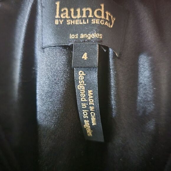 Laundry by Shelli Segal Beautiful Strapless Gown. NWT. Size 4. - Picture 6 of 7